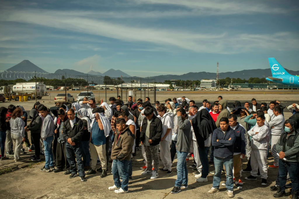 El plan, denominado “México te abraza”, pretende tranquilizar a quienes enfrentan deportación de EEUU