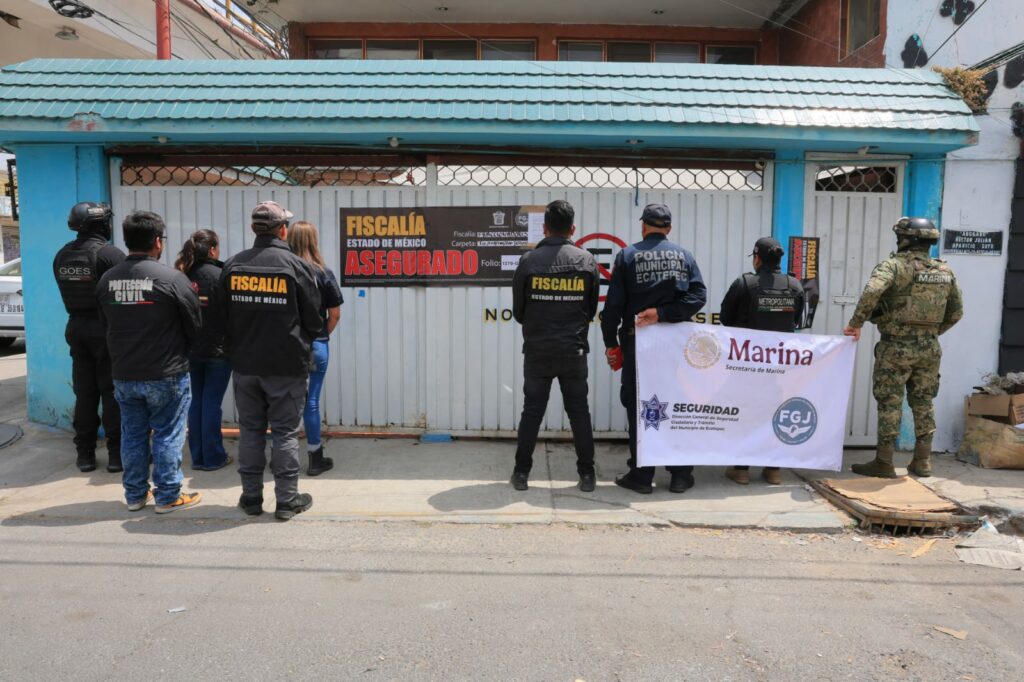 Aseguran veterinaria clandestina en Ciudad Azteca; rescatan 25 animalitos y hallan maletas con restos de canes