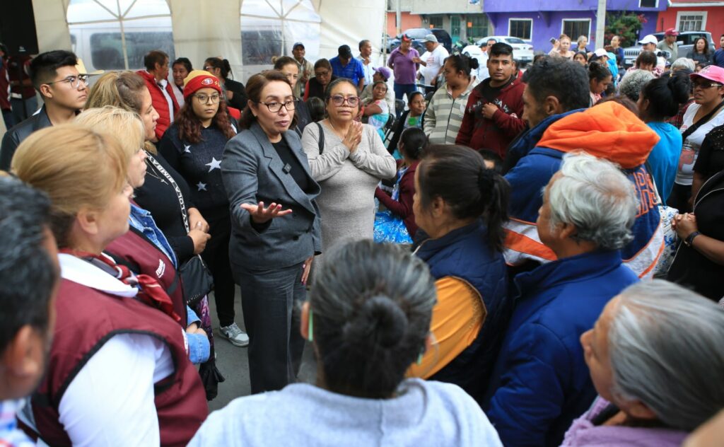 Acumula Azucena Cisneros 12 días de giras de agradecimiento por Ecatepec