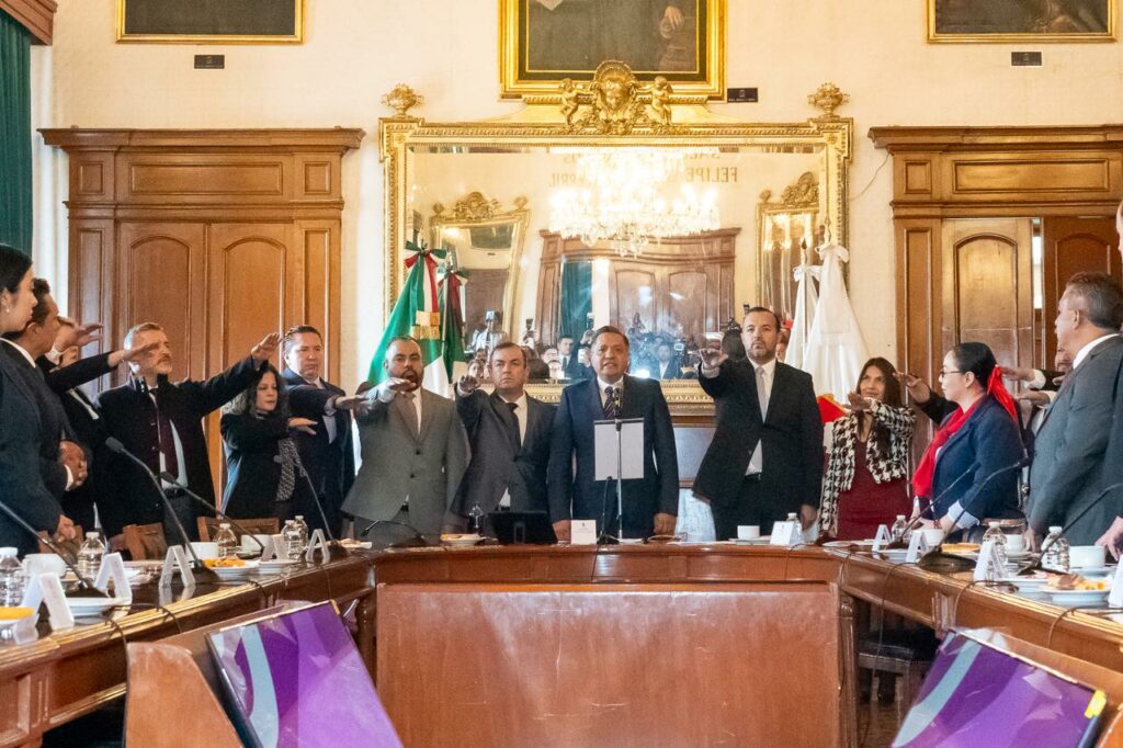 Asume Ricardo Moreno  gobierno de Toluca; toma protesta a integrantes del nuevo gabinete municipal
