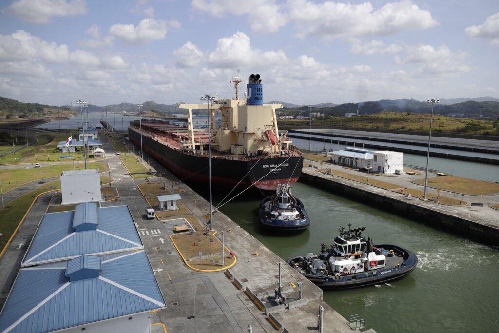 Se impone Trump: Canal de Panamá no cobrará a barcos de EU