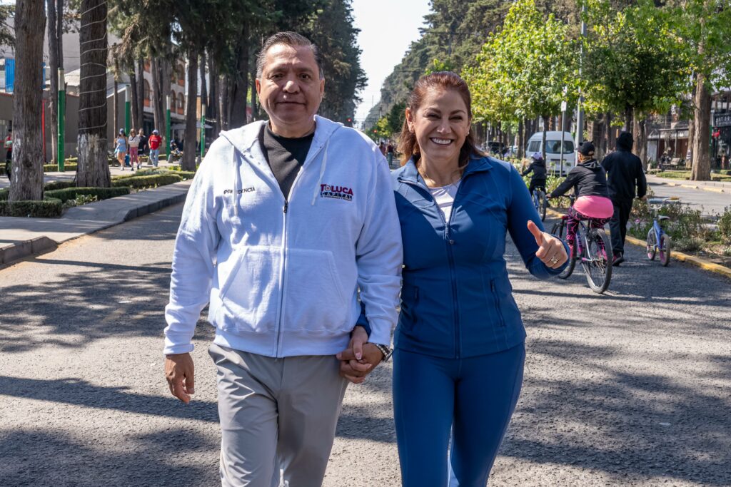 Acuden alcalde Ricardo Moreno y la Presidenta del DIF Toluca, Rocío Pegueros a disfrutar la Ruta Recreativa en Paseo Colón