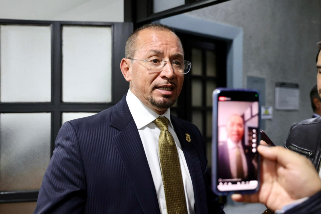 “Lamentable y retrógrada” adelantar cierre escolar: diputado Omar Ortega