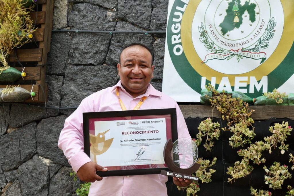 Docente UAEMéx  Atlacomulco es reconocido como Académico Defensor Ambiental
