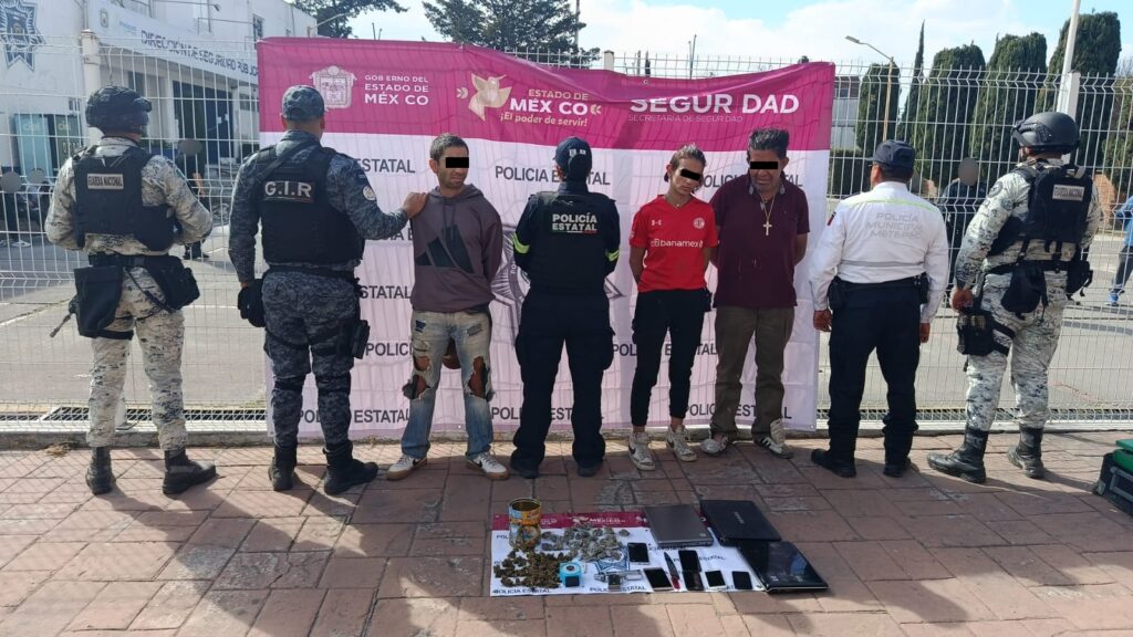 Intentaron huir, pero fueron capturados con drogas y armas en Metepec