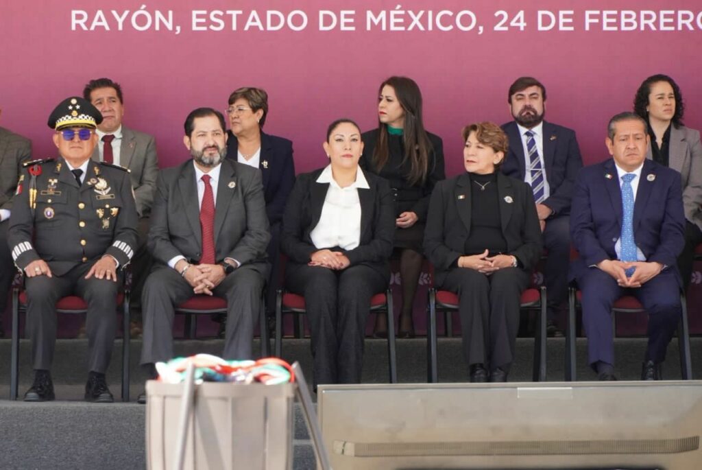 Participan congresistas en ceremonia por ‘Día de la Bandera’