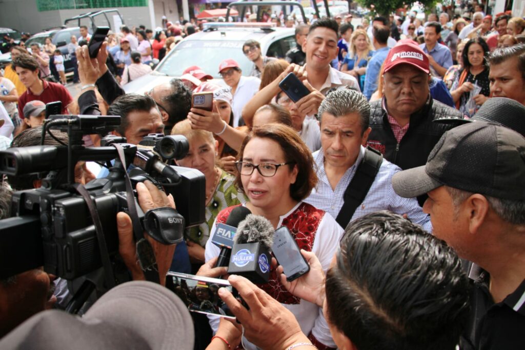 Entregan constancia de mayoría a Azucena, la primera presidenta de Ecatepec