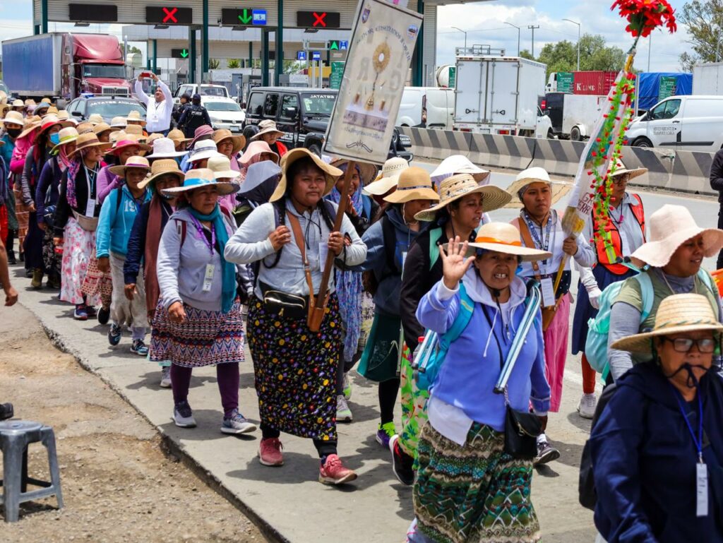 Brindan SUEM e ISEM  atención médica a contingente de la Diócesis de Querétaro
