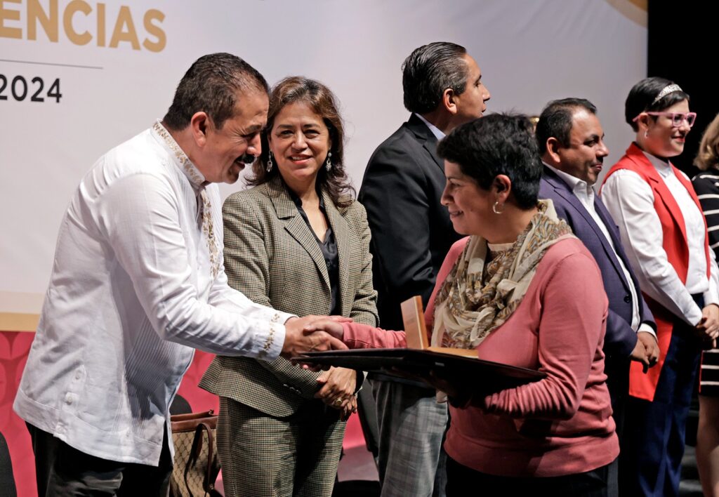 Reciben 87 docentes mexiquenses el «Reconocimiento a la Práctica Educativa 2024» de la USICAMM
