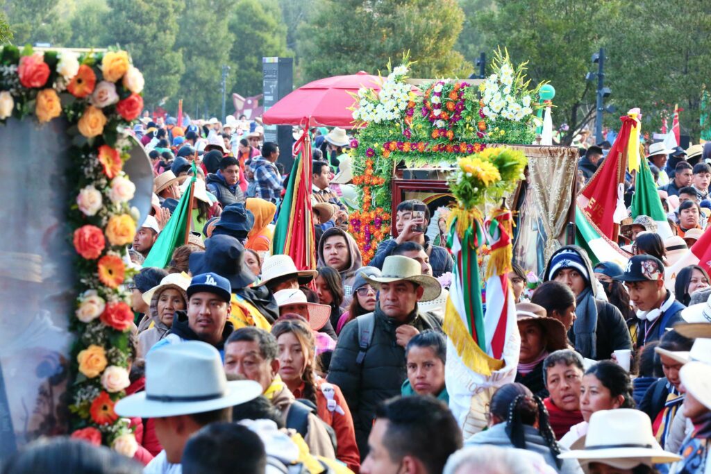 Más de 22 mil peregrinos iniciaron su caminata hacia al Tepeyac; salieron de Toluca esta mañana