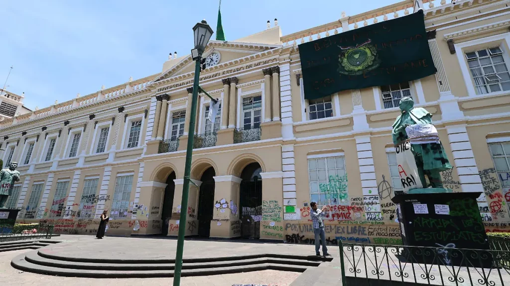 UAEMéx retoma el control de su edificio de Rectoría