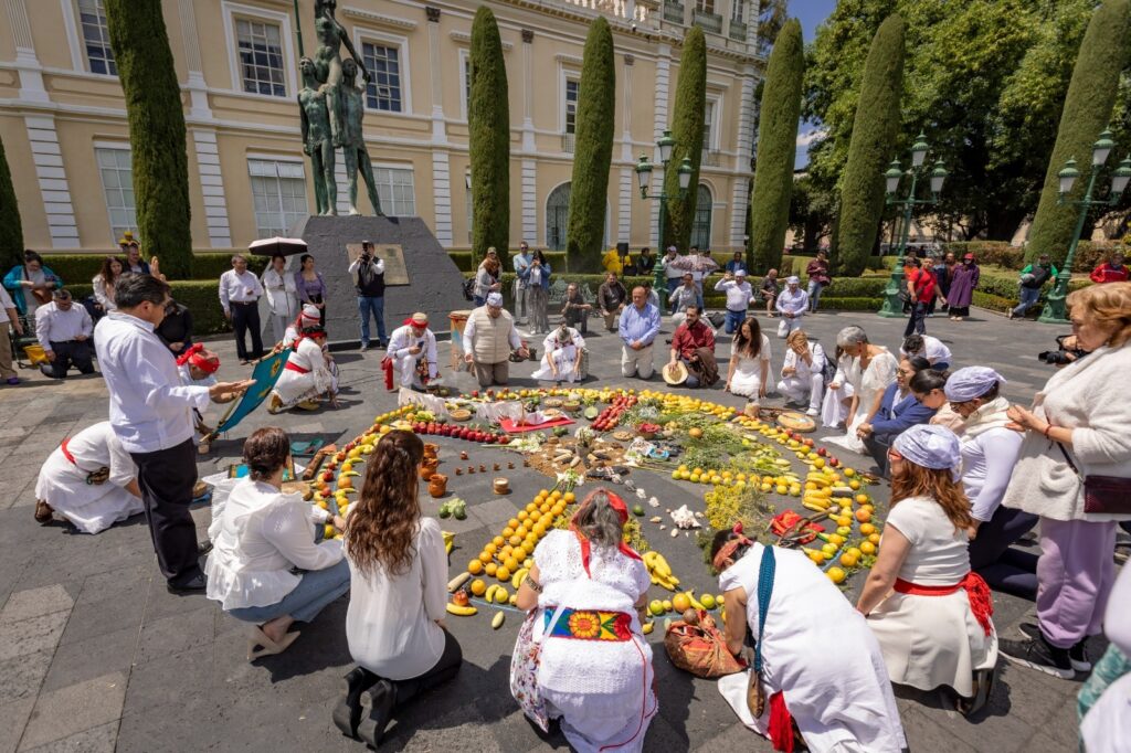 La UAEMéx celebra la llegada de la primavera con ceremonia de tradición mexica