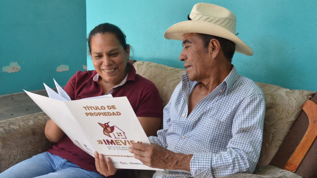 Más de 4 mil familias mexiquenses regularizan su patrimonio por menos de mil pesos