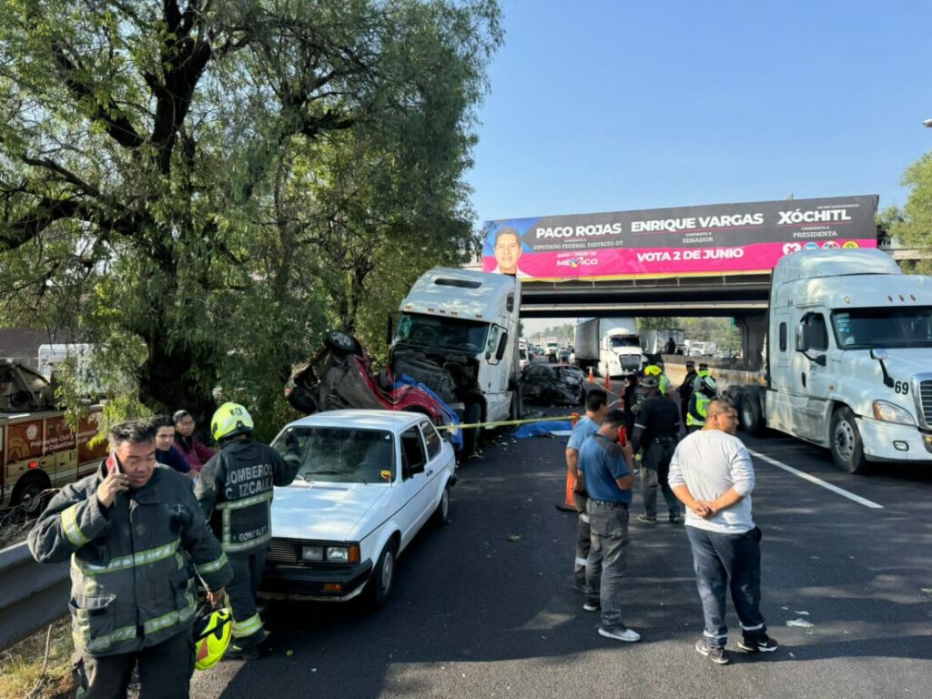 Saldo de dos fallecidos y varios lesionados tras choque múltiple en la México-Querétaro