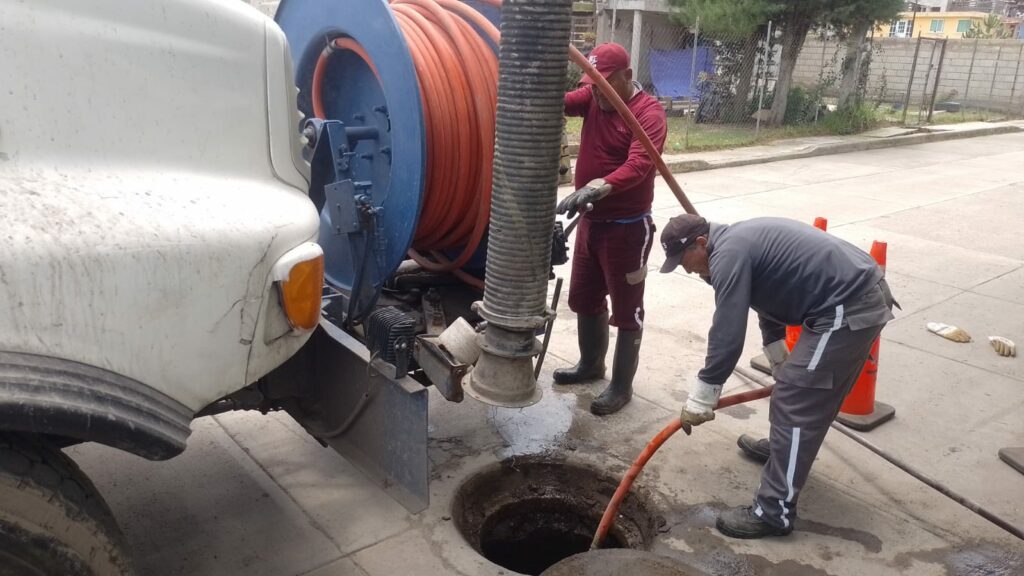 Refuerza Gobierno de Toluca limpieza de rejillas, canales y drenaje para evitar encharcamientos
