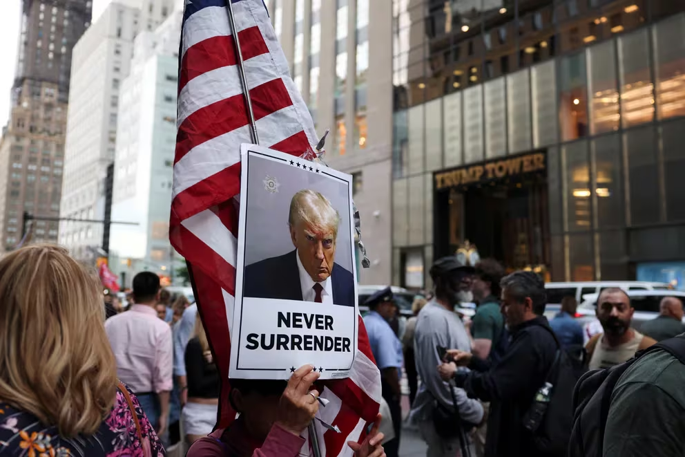 ¿Trump debe ser sentenciado a prisión?