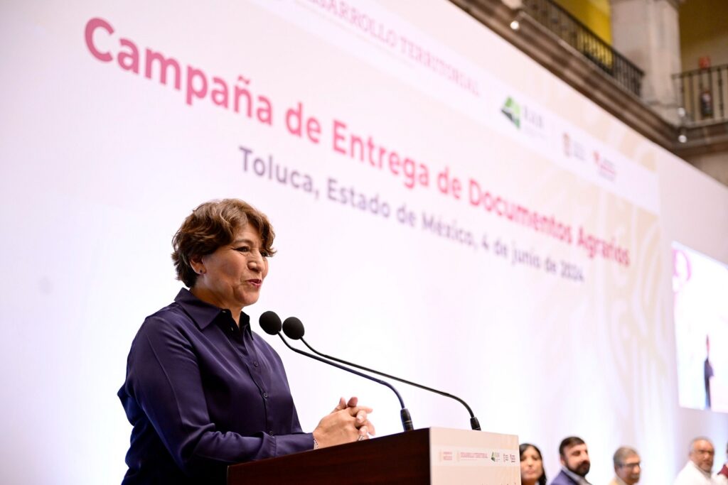 Reconoce Delfina Gómez trabajo de los productores mexiquenses; entrega 600 documentos agrarios