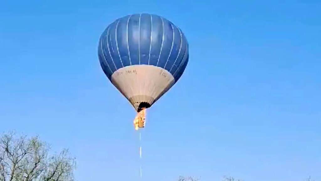 Desplome de globo aerostático en Teotihuacán deja dos turistas británicos heridos