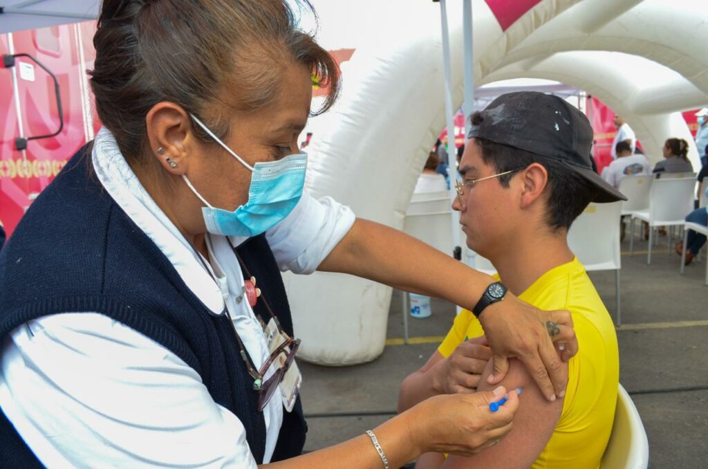 Aplica GEM más de 690 mil vacunas contra influenza y COVID-19 por temporada invernal