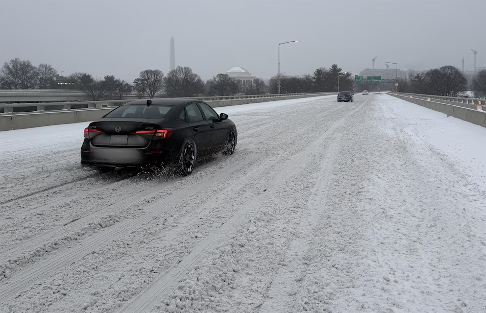 Tormenta invernal azota la costa este de EEUU: millones de personas permanecen en sus hogares