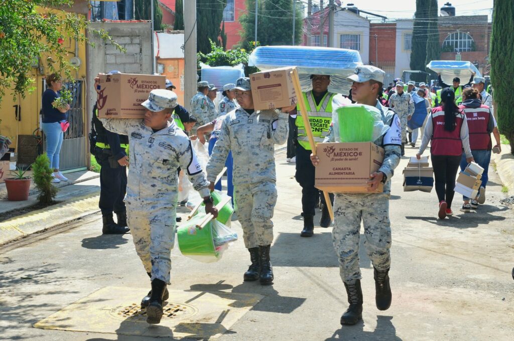 Entrega apoyos a más de 500 familias afectadas por inundaciones en Chalco
