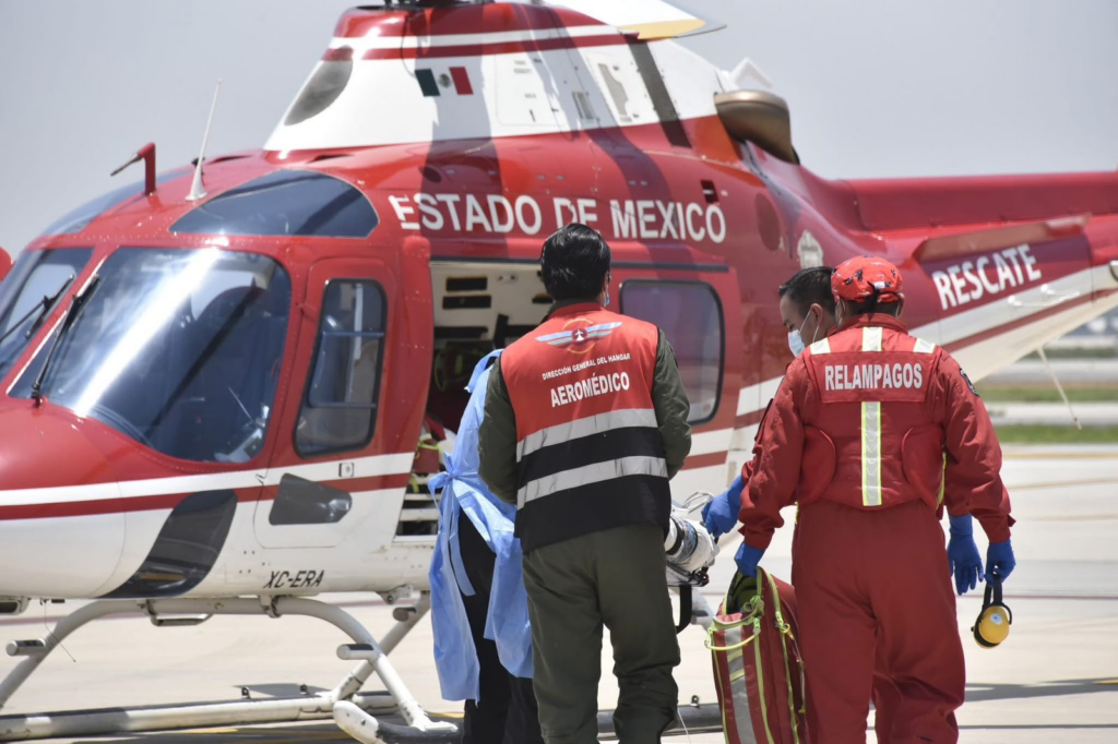 Grupo Relámpagos traslada a niño quemado al CENIAQ
