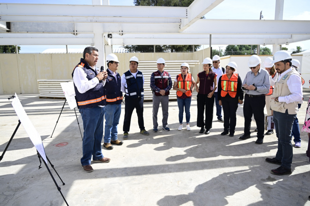 Zoé Robledo y Delfina Gómez supervisan obra del Hospital General Atenco