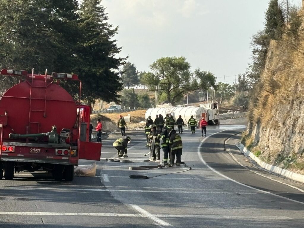 Vuelca pipa en la Toluca – Atlacomulco
