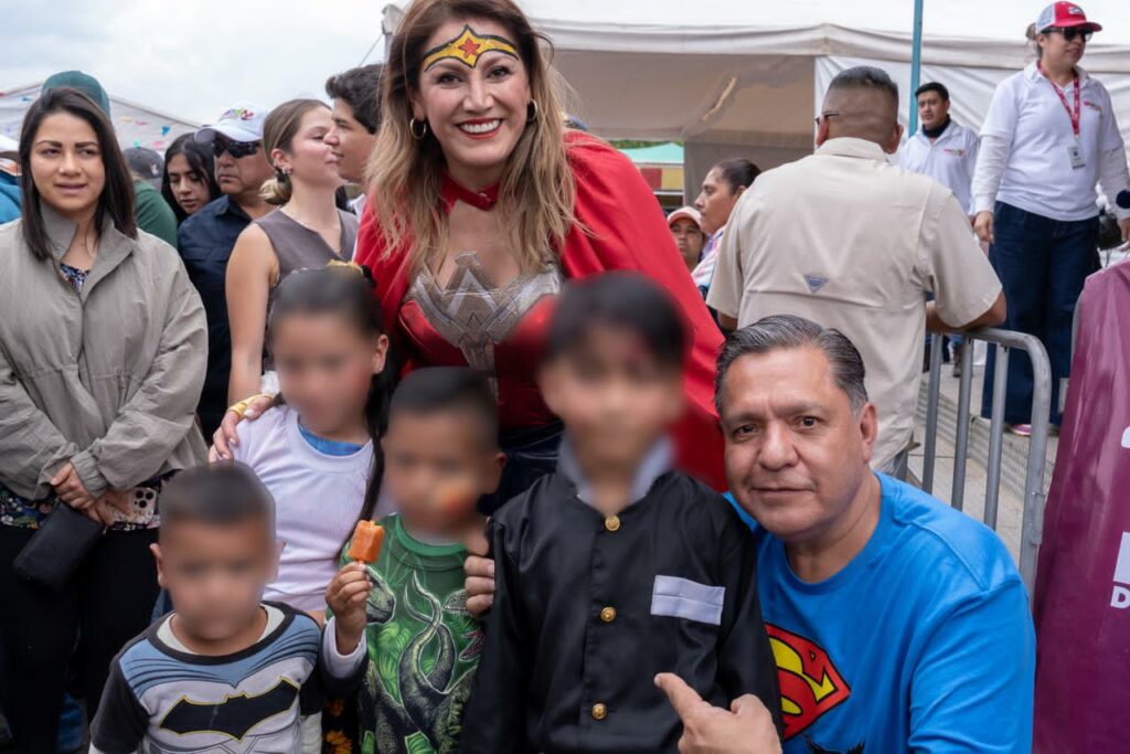 Luces, risas, súper héroes y pirotecnia: así la fiesta de la niñez en Toluca