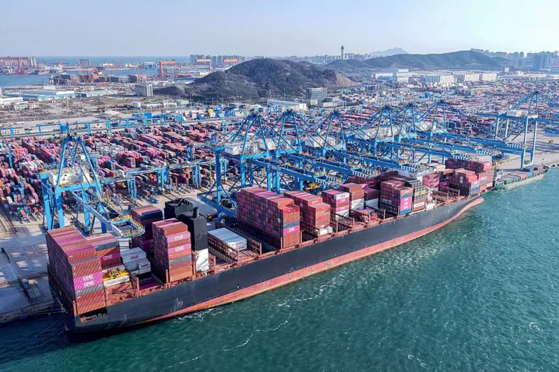 China responde a los aranceles de Trump con una fuerte represalia