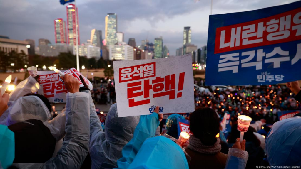 Tras fallida ley marcial piden destitución de Yoon Suk Yeol