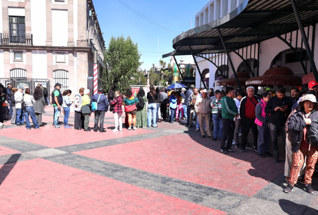 En Toluca gran afluencia en el primer día de pago de agua y predial