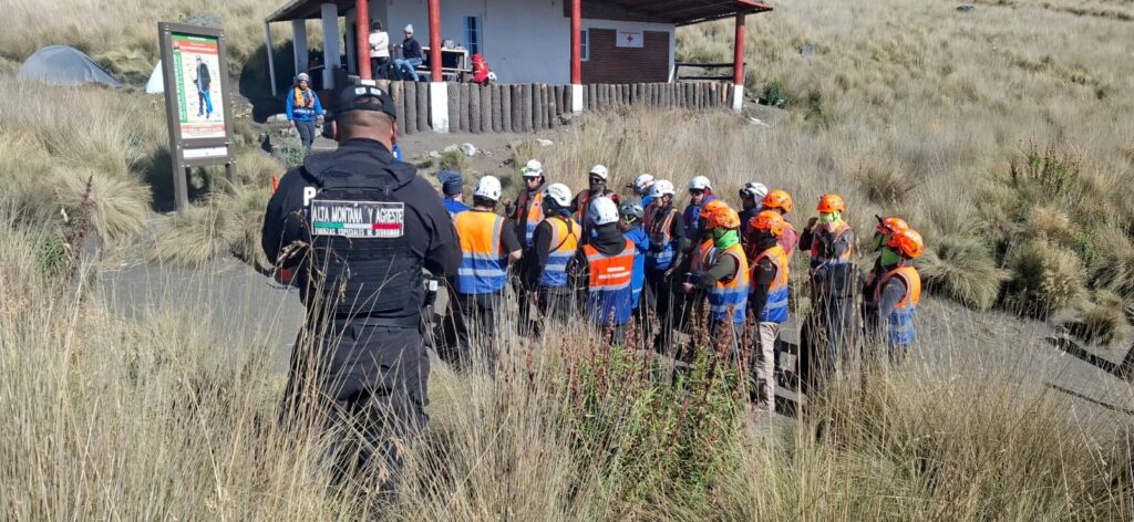 Se pierden una mujer y dos hombres en el parque nacional Iztaccíhuatl; Policía de Alta Montaña los rescata