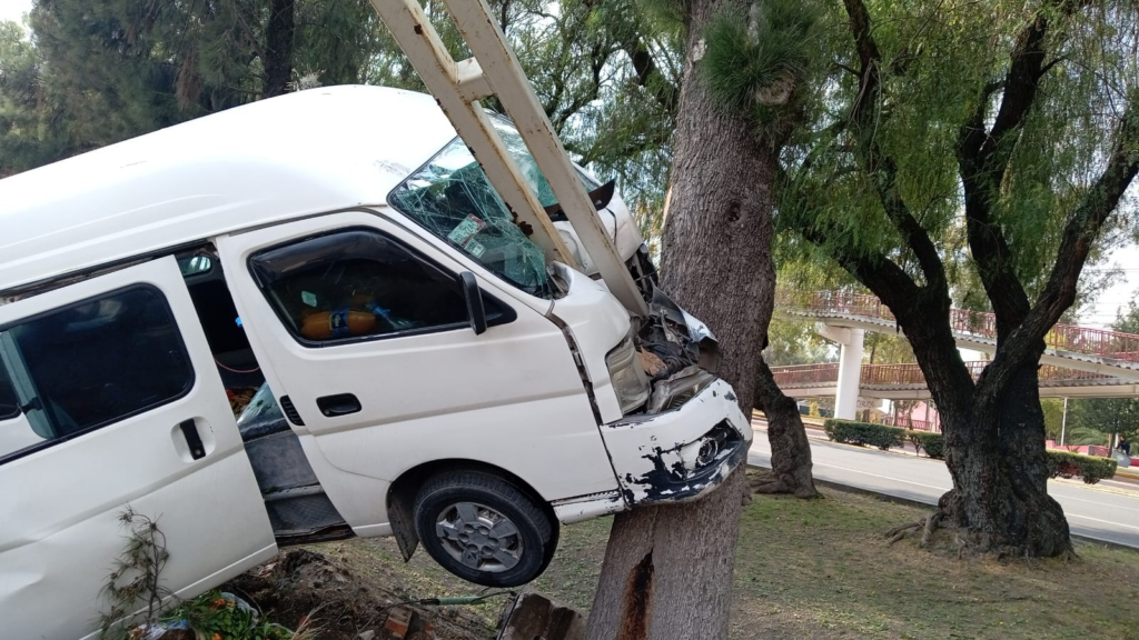 Protección Civil de Tecámac brinda rápida atención en accidente en la México–Pachuca