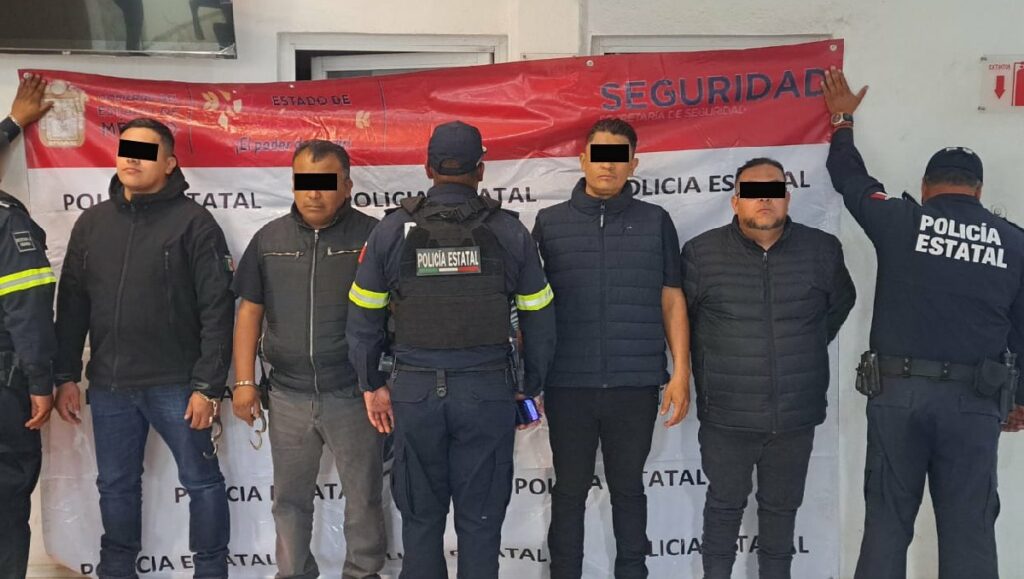 Caen cuatro sujetos por atacar a balazos un vehículo en la México -Toluca