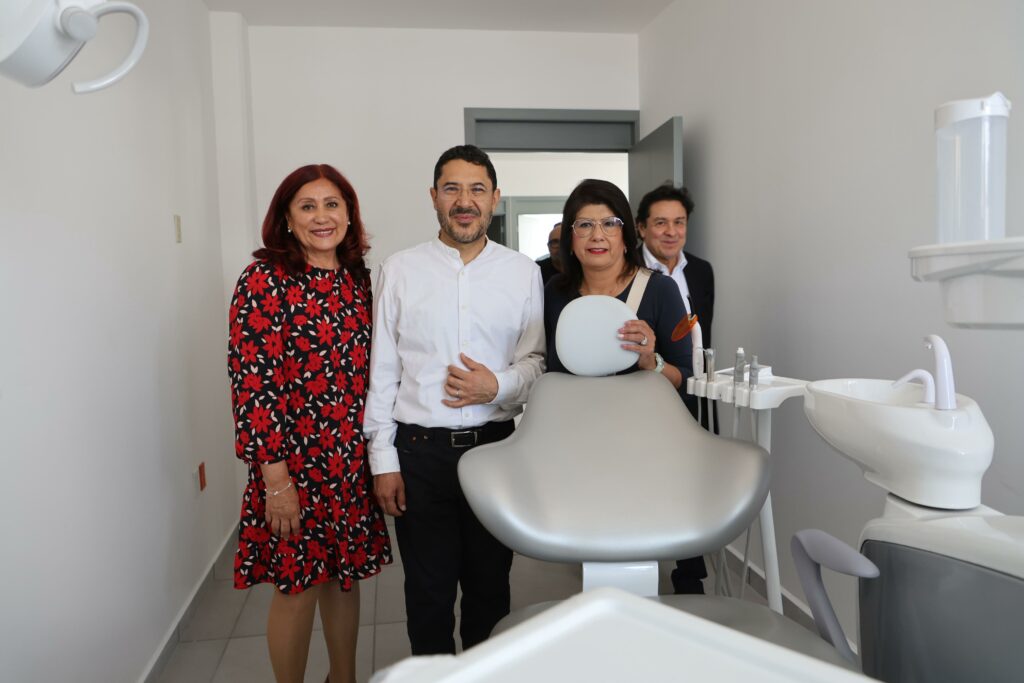 Supervisan Rosi Wong y Martí Batres atención en Unidades Médicas de Tecámac