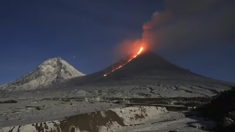 Entra en erupción un volcán en Rusia