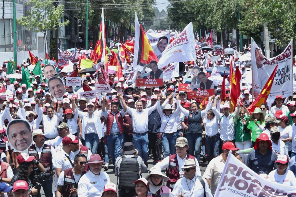 Se unen miles a caminata con Ricardo Moreno; cierra campaña en la Alameda de Toluca