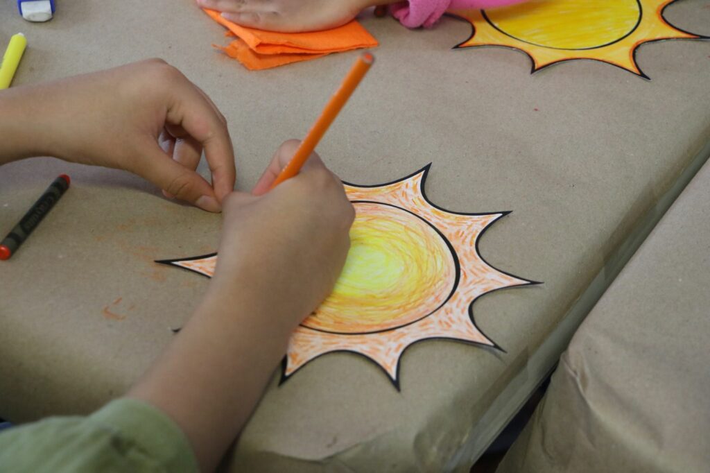 IEEM: Participan niños y niñas en la presentación del cuento El Sol