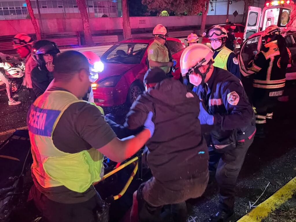 Accidente en el boulevard Aeropuerto en Toluca deja nueve heridos