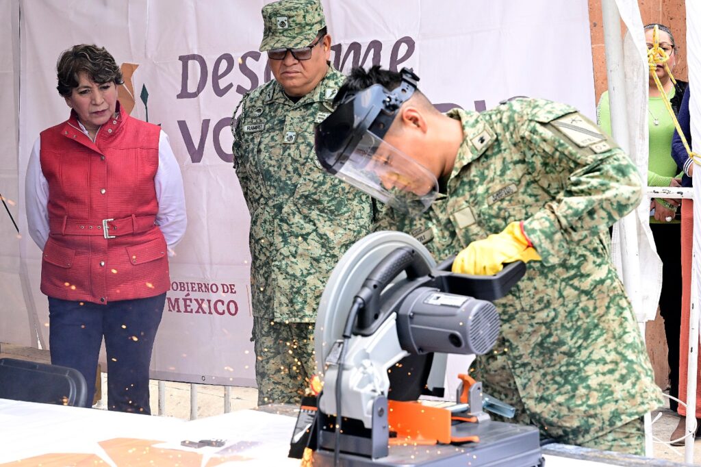 Mexiquenses cambian armas por efectivo; gobernadora Delfina Gómez inaugura Feria de la Paz y Desarme