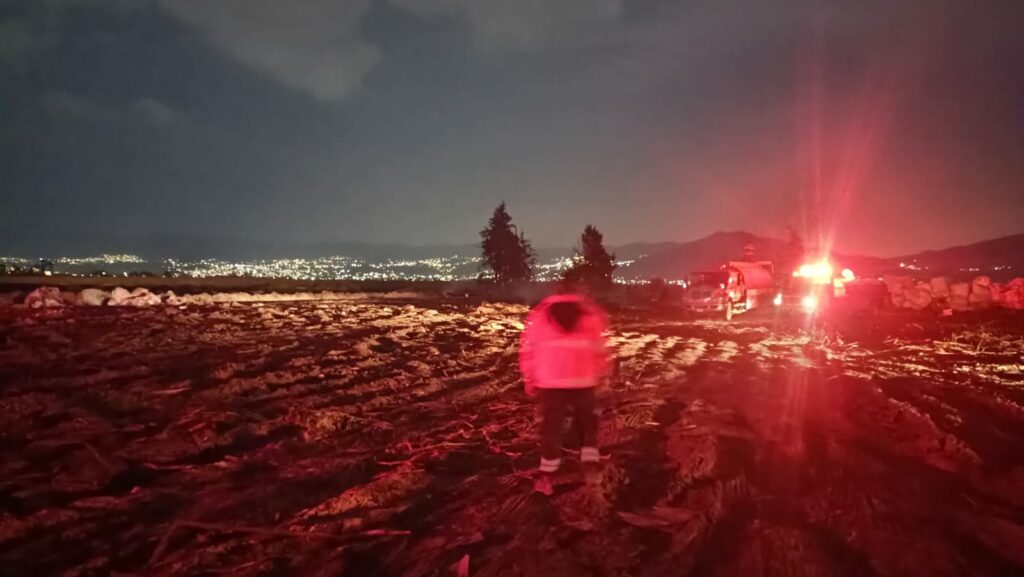 Se registra fuerte incendio en la Constitución Totoltepec en Toluca