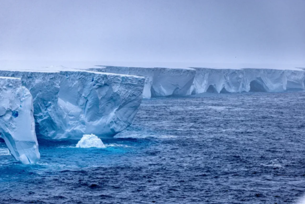 El iceberg más grande del mundo se fractura