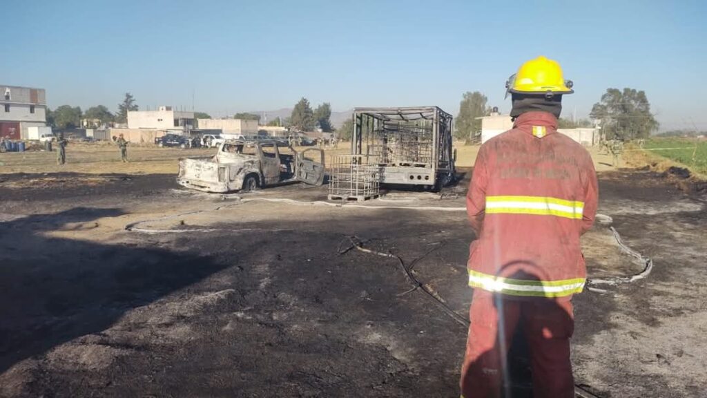 Toma clandestina provoca explosión de camioneta en Teoloyucan; afecta pastizales
