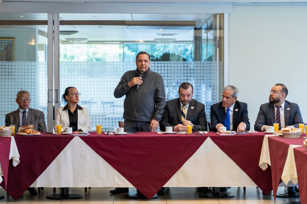 Reconoce Ricardo Moreno labor de abogados de la Consejería Jurídica de Toluca
