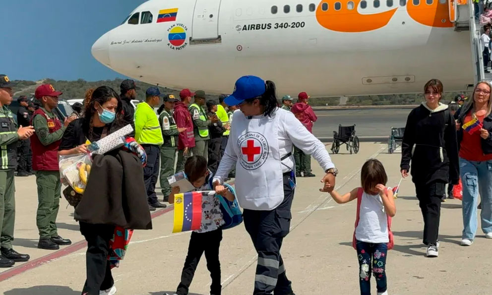 Repatrían alrededor de 90 niños venezolanos desde México; regresan con sus familias