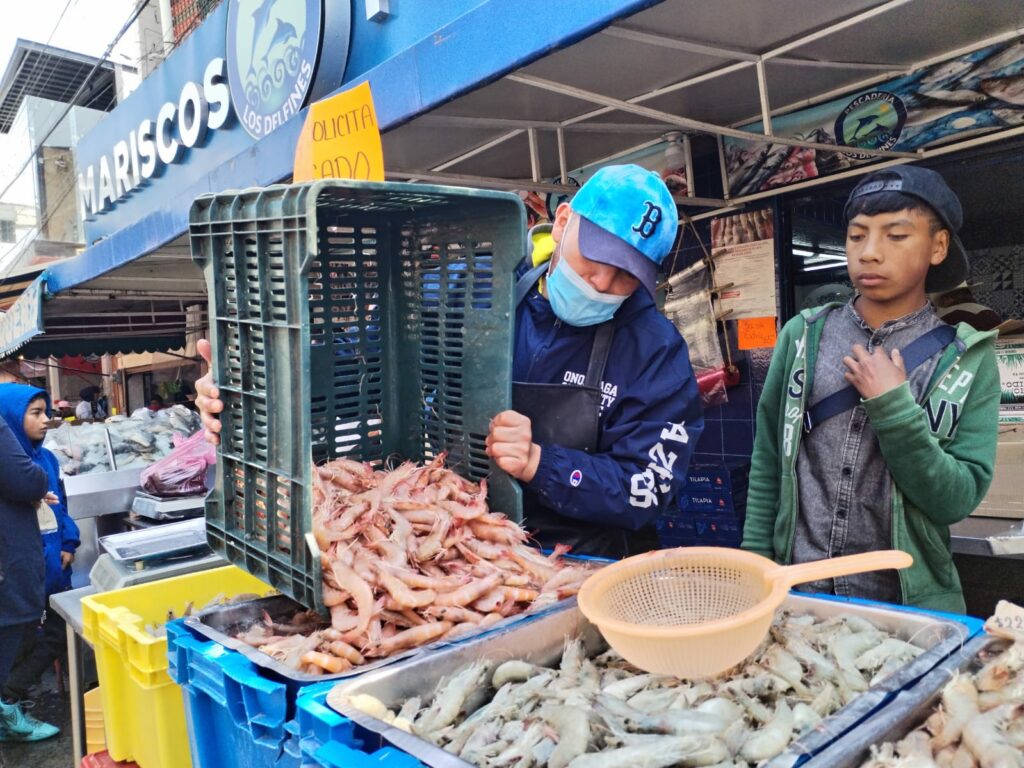 COPRISEMEX inspecciona comercios de pescados y mariscos para proteger la salud pública