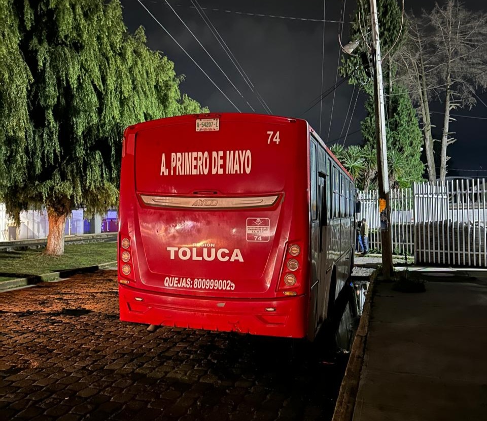 Cancelarán permiso a unidad de transporte público que atropelló a ciclista en la Toluca-Tenango