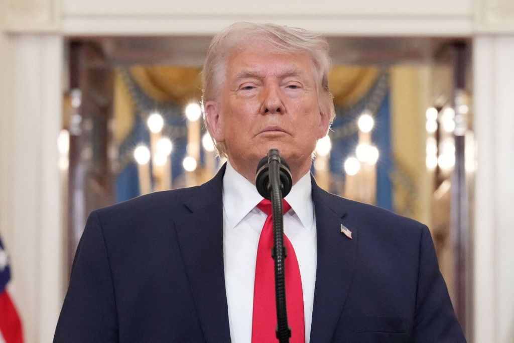 Trump aplica aranceles del 100% a fármacos