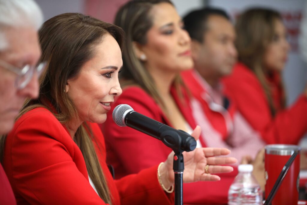 PRI propone vacunación como derecho constitucional